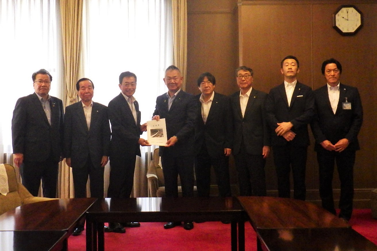 滋賀県議会での要望活動の様子