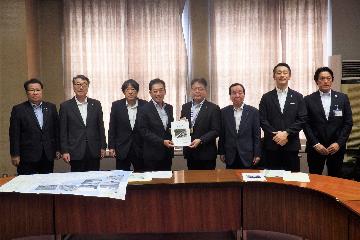 滋賀県庁での要望活動の様子