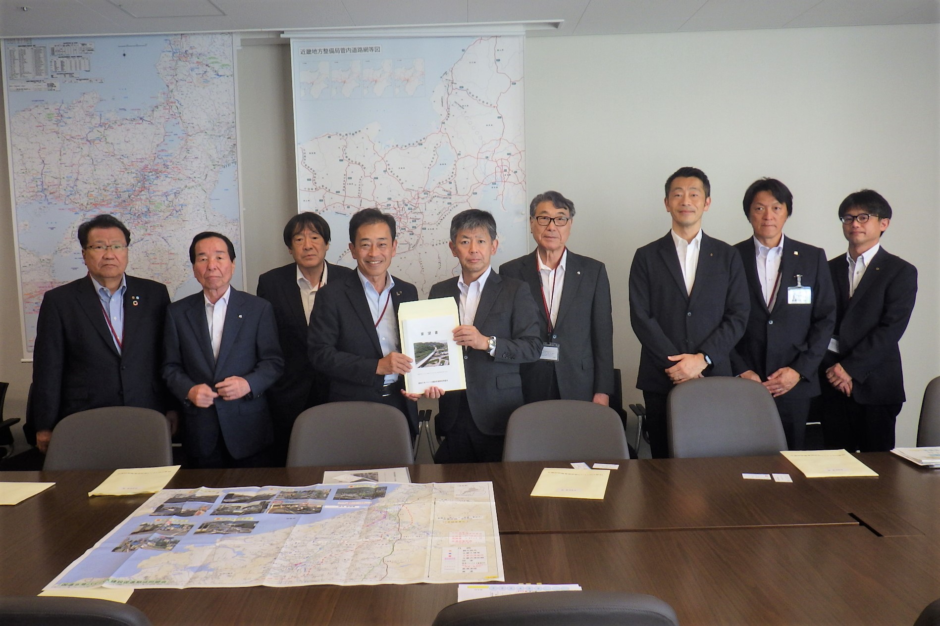 国土交通省近畿地方整備局での要望活動の様子