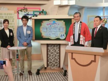 収録を終えて出演者と記念撮影の写真