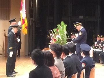 消防出初式で挨拶をしている市長の写真