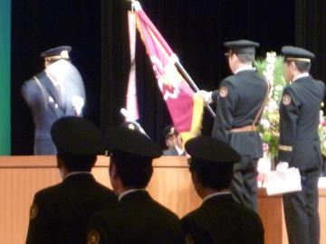 優良消防分団表彰を行う市長の写真