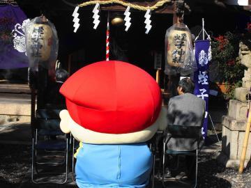 ゑびす君が参拝している写真