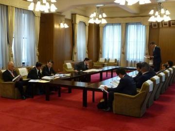 滋賀県議会での会議中の写真