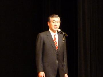 開催地市長として挨拶をする市長の写真