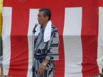 「サマーフェスタIN稲枝2015」会場で挨拶をする市長の写真