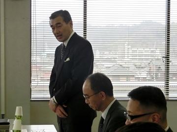 彦根市事業所意見交換会で挨拶をしている市長の写真