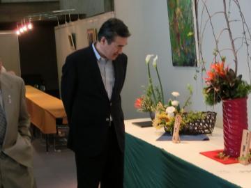 花展会場での市長の写真