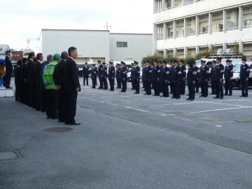 歳末特別警戒出動式彦根署長訓示の様子の写真