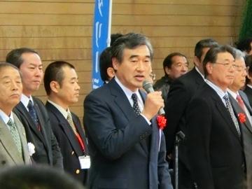 彦根ロータリー杯少年剣道練成大会で挨拶をしている市長の写真
