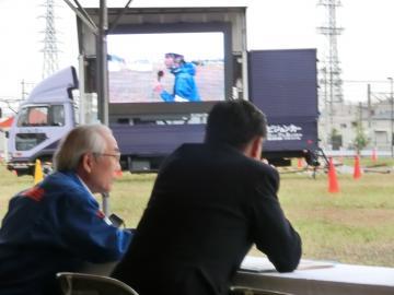 県防災訓練を参観する市長の写真