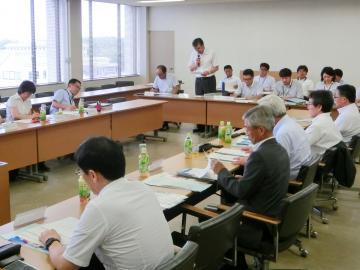 湖東圏域企業立地基本計画策定委員会会議中の写真