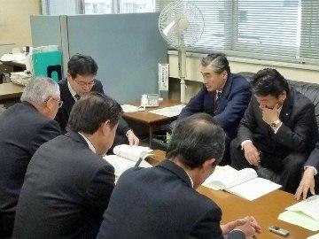 近畿地方整備局の方々と面談している市長の写真