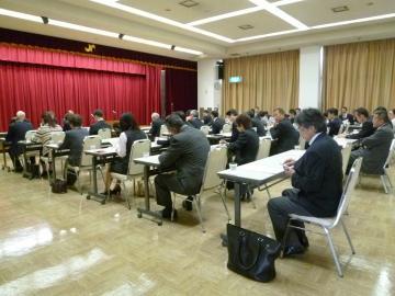 総会会場の様子の写真