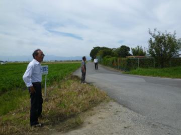 要望内容を確認する市長の写真