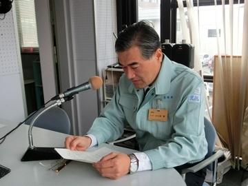 ラジオ収録をしている市長の写真