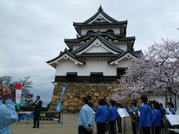 点灯式での市長の挨拶の写真