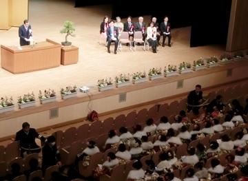 新成人のつどい舞台上を上から撮った写真