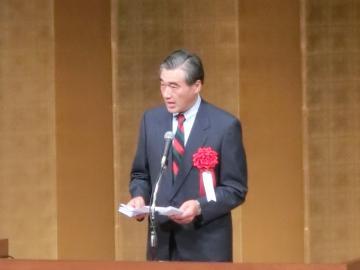 彦根翔陽高校創立40周年記念式典で挨拶をしている市長の写真