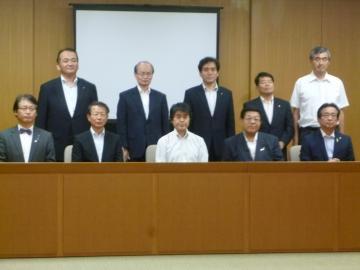「滋賀県市長研修」で豊田市長と参加した市長達との集合写真