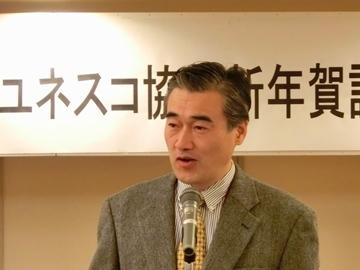 彦根ユネスコ協会の年賀会で挨拶をしている市長の写真