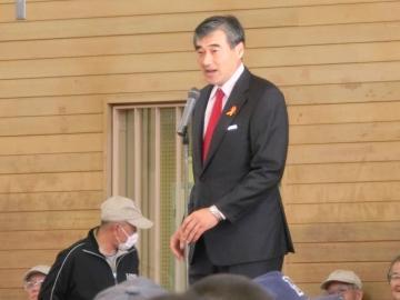ワイズちびっこウェルネス大会で挨拶をしている市長の写真