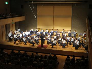 近江高等学校吹奏楽部の演奏中の写真