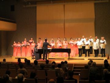 彦根市民合唱団フィルハーモニッShigaの演奏中の写真