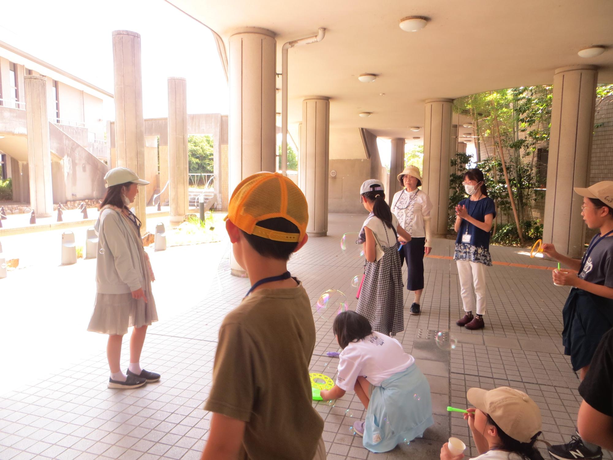 R7年度「夏休み文芸ワークショップ」俳句部門の様子