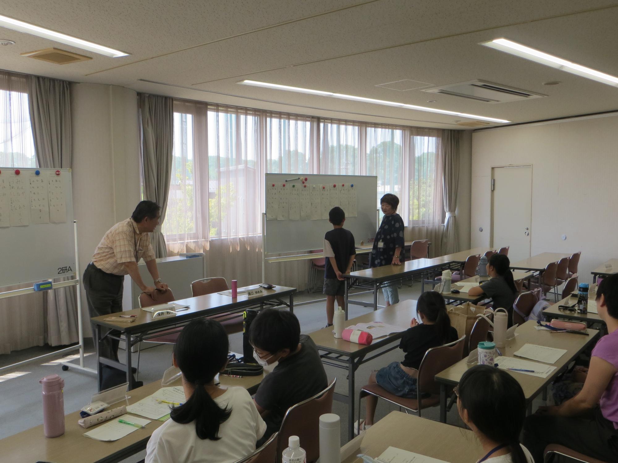 R7年度「夏休み文芸ワークショップ」川柳部門の様子