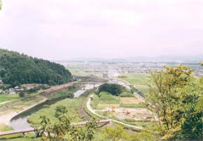 山頂から北方面の彦根城、佐和山を望む風景写真