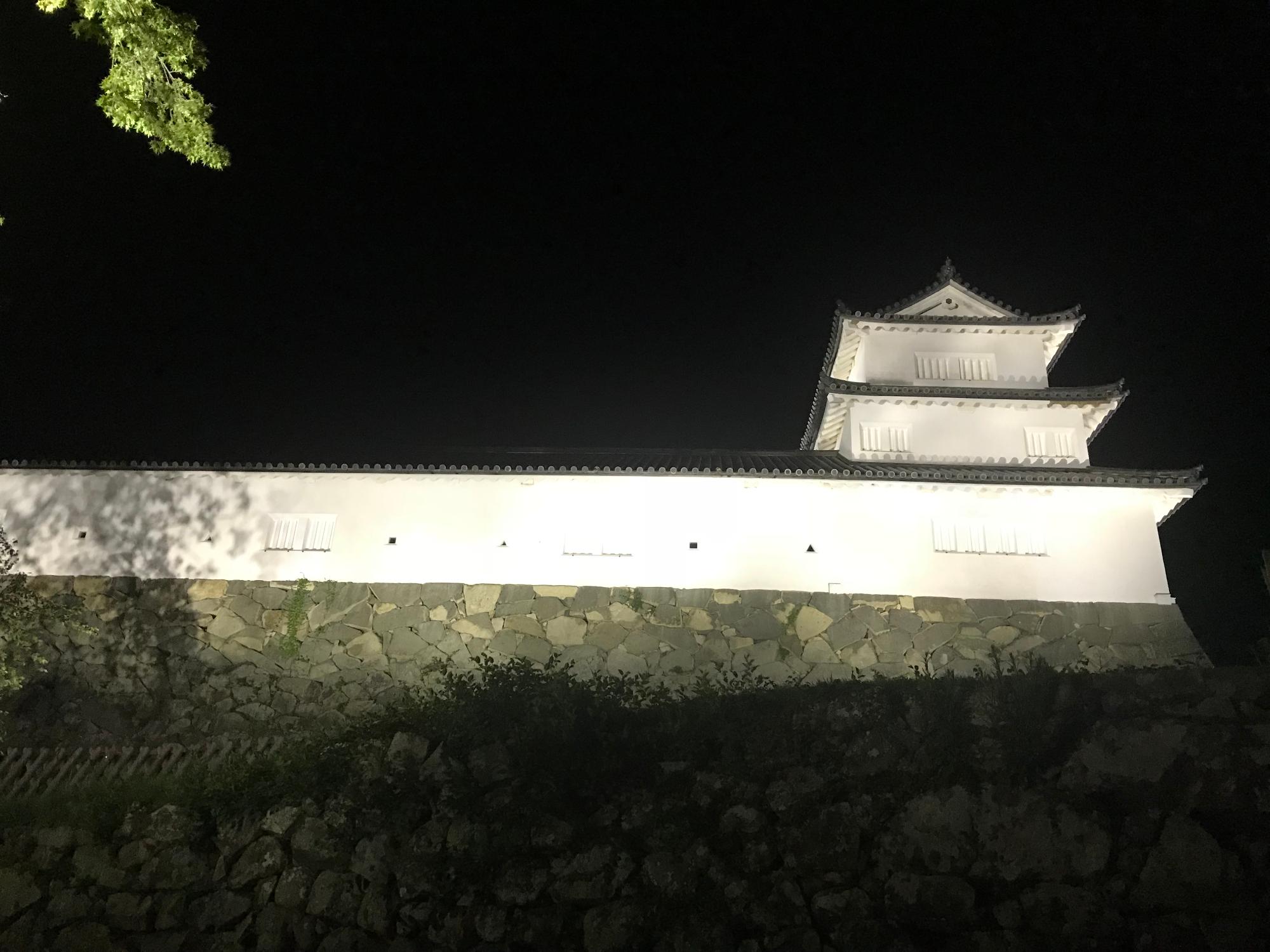 彦根城西の丸三重櫓のライトアップ写真
