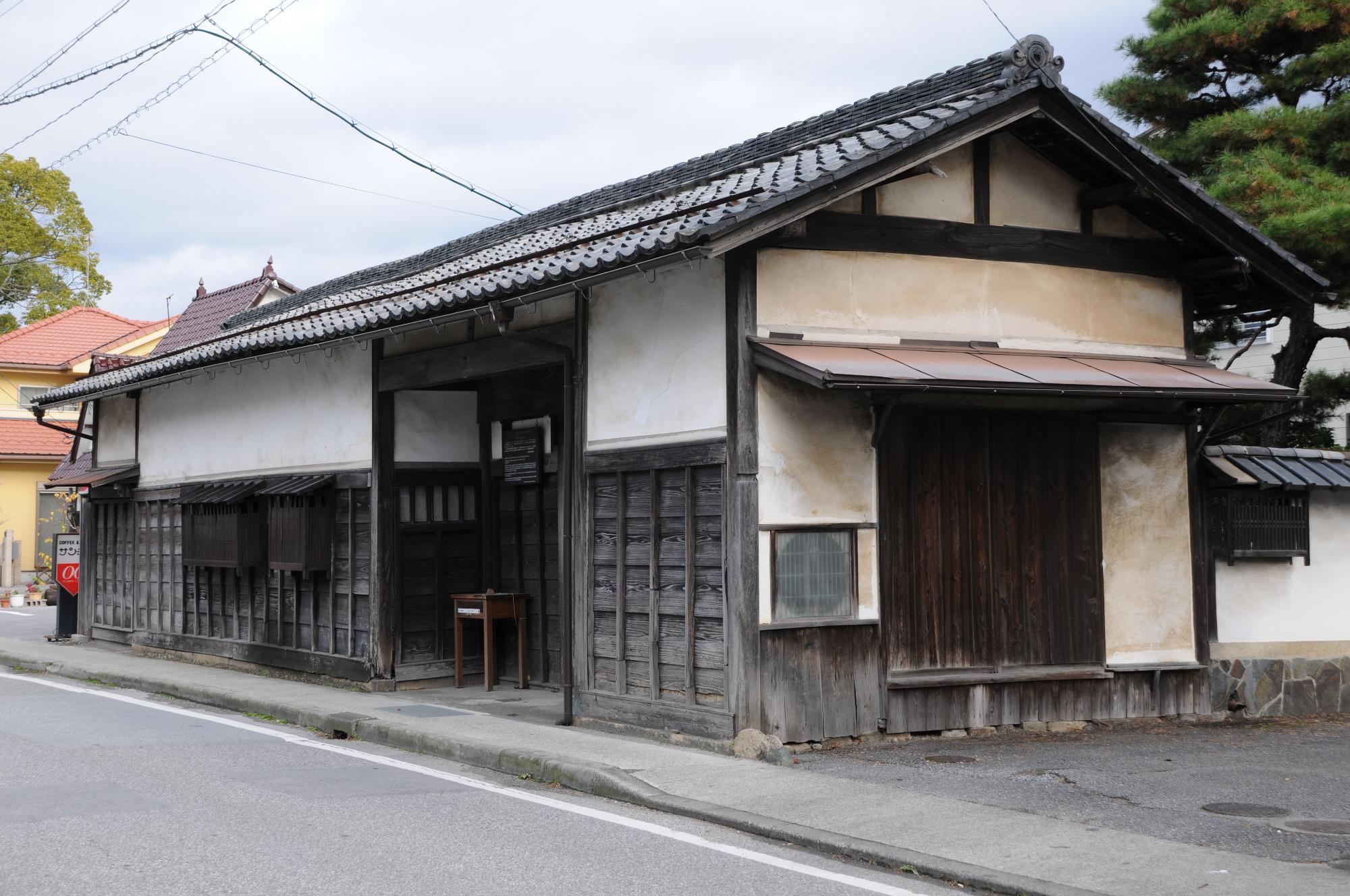 旧池田屋敷長屋門の写真