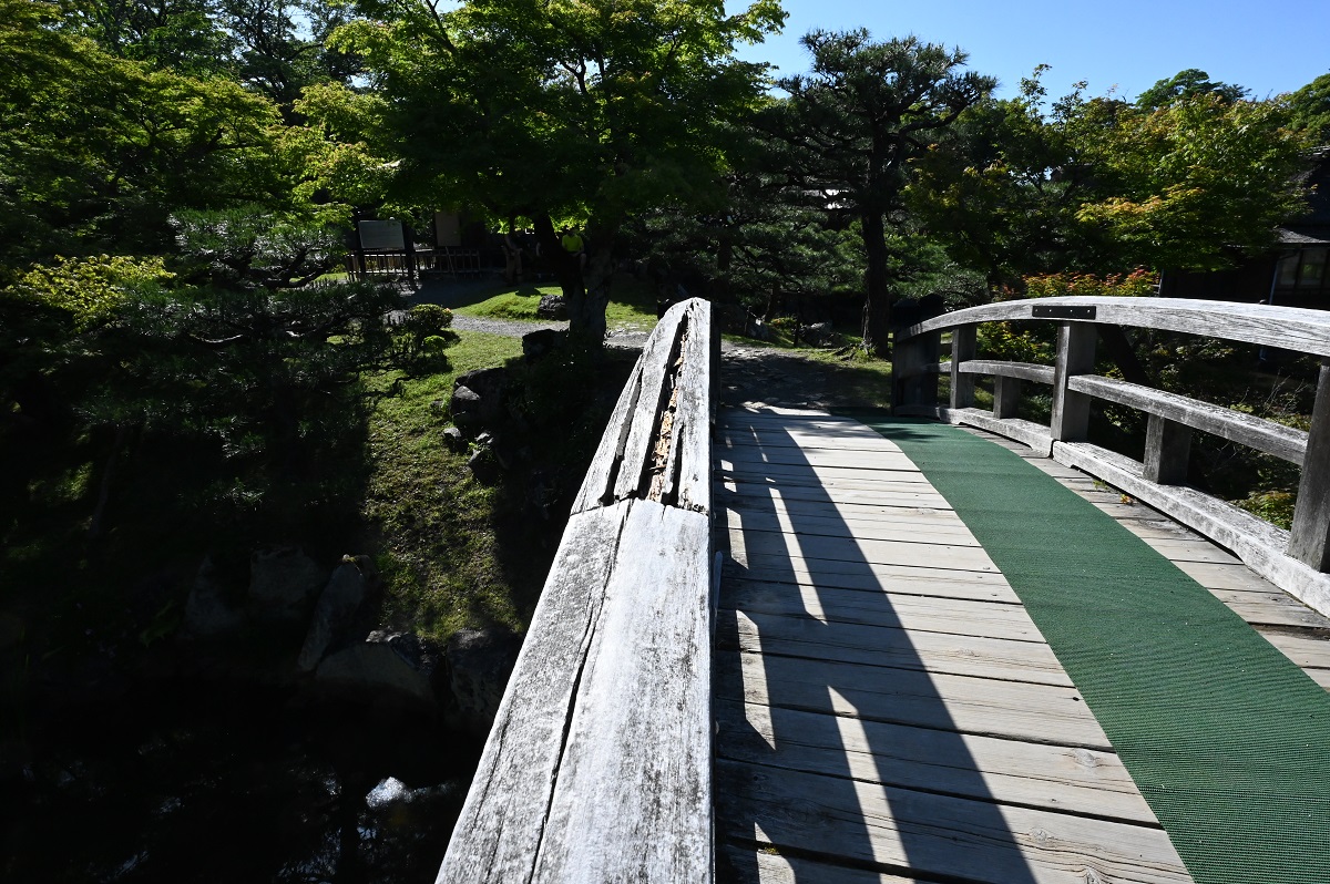 割れや抜けが発生している高橋の手すりの画像