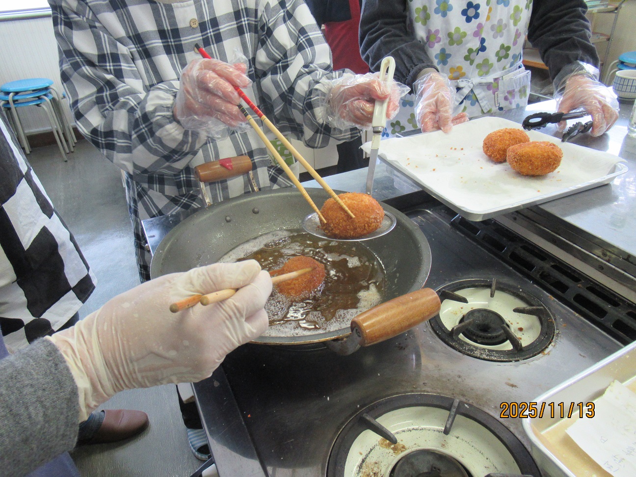 揚げたてのカレーパン