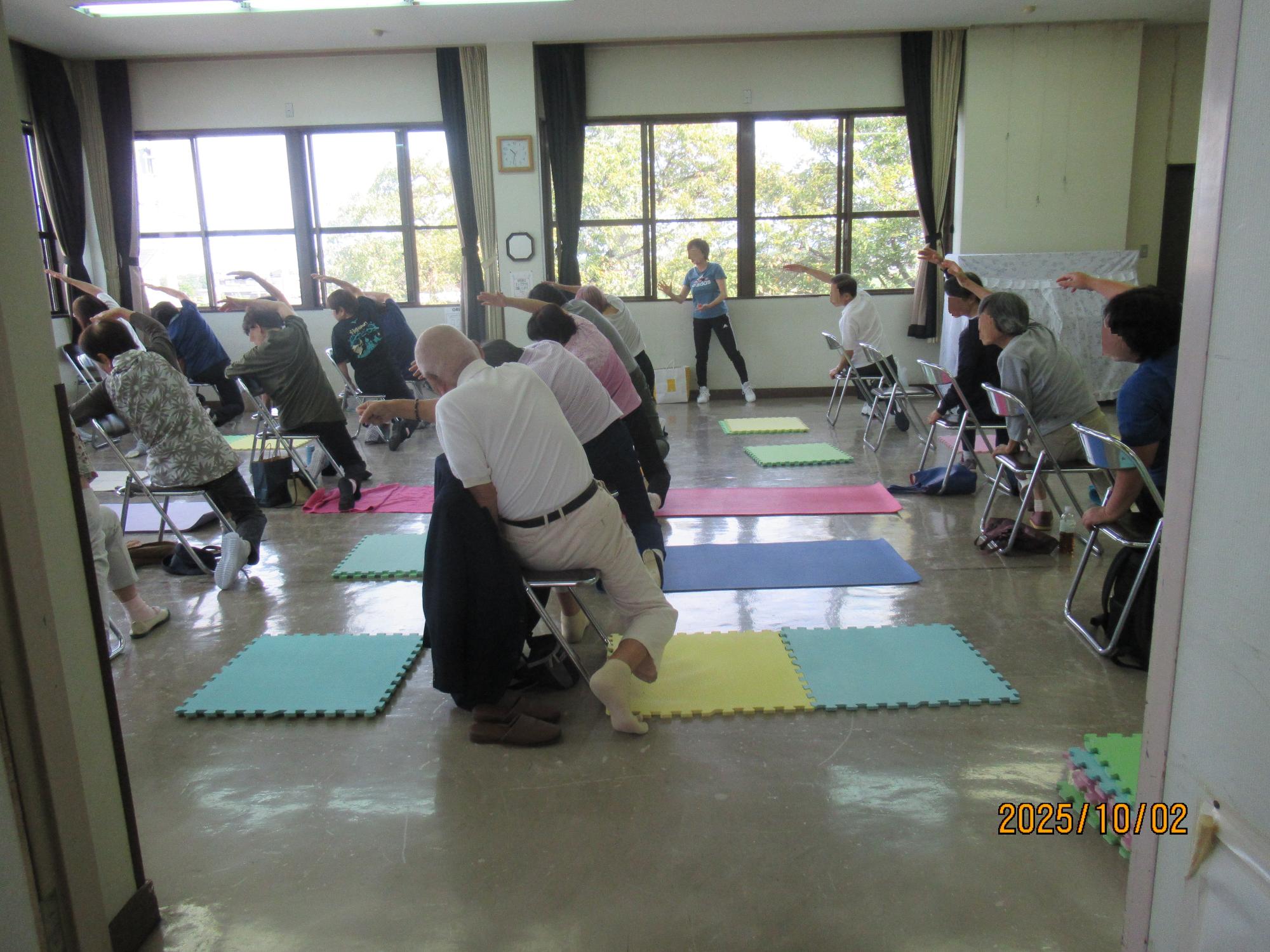 椅子を使った健康体操2