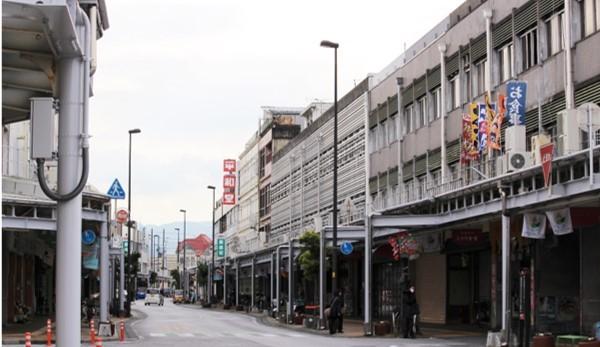 彦根市内の商店街の写真