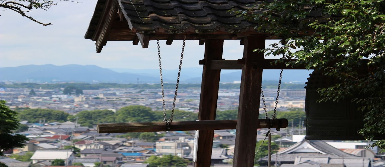 時報鐘と街並み