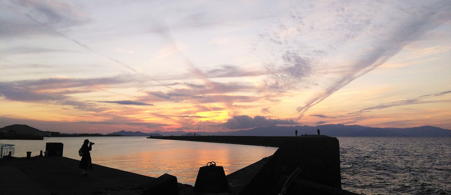 夕暮れの彦根港