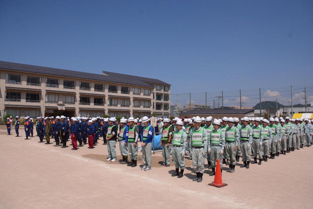 参加機関が整列している様子