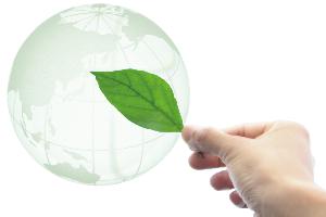 地球とはっぱを持つ手の環境をテーマとしたイメージ画像