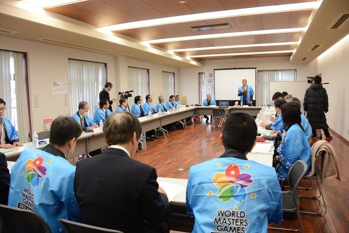 ワールドマスターズゲームズ2021関西・彦根市実行委員会の設立総会で話し合いをしている関係者の人達の写真