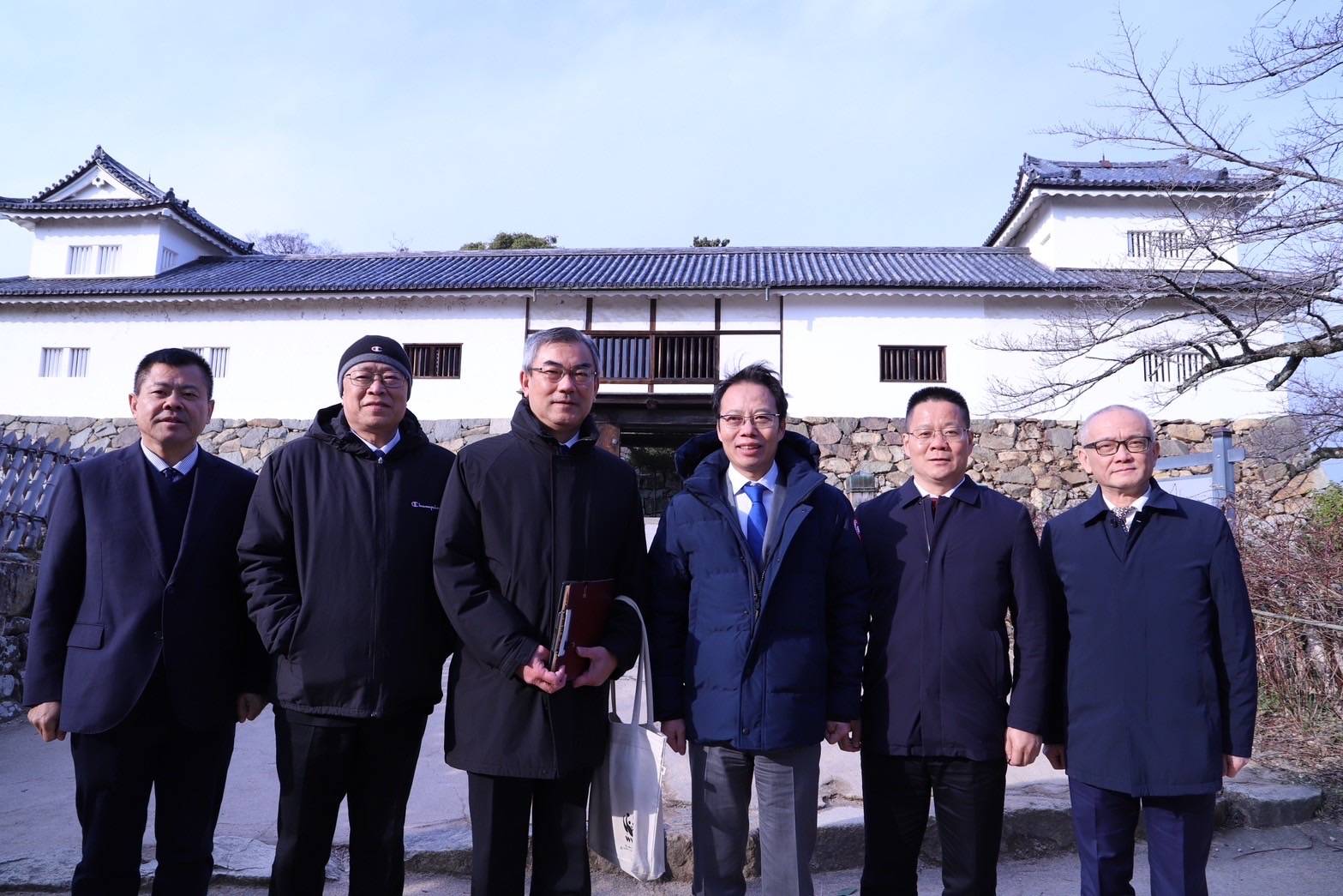 令和6年度湘潭市友好代表団による彦根城訪問の記念写真