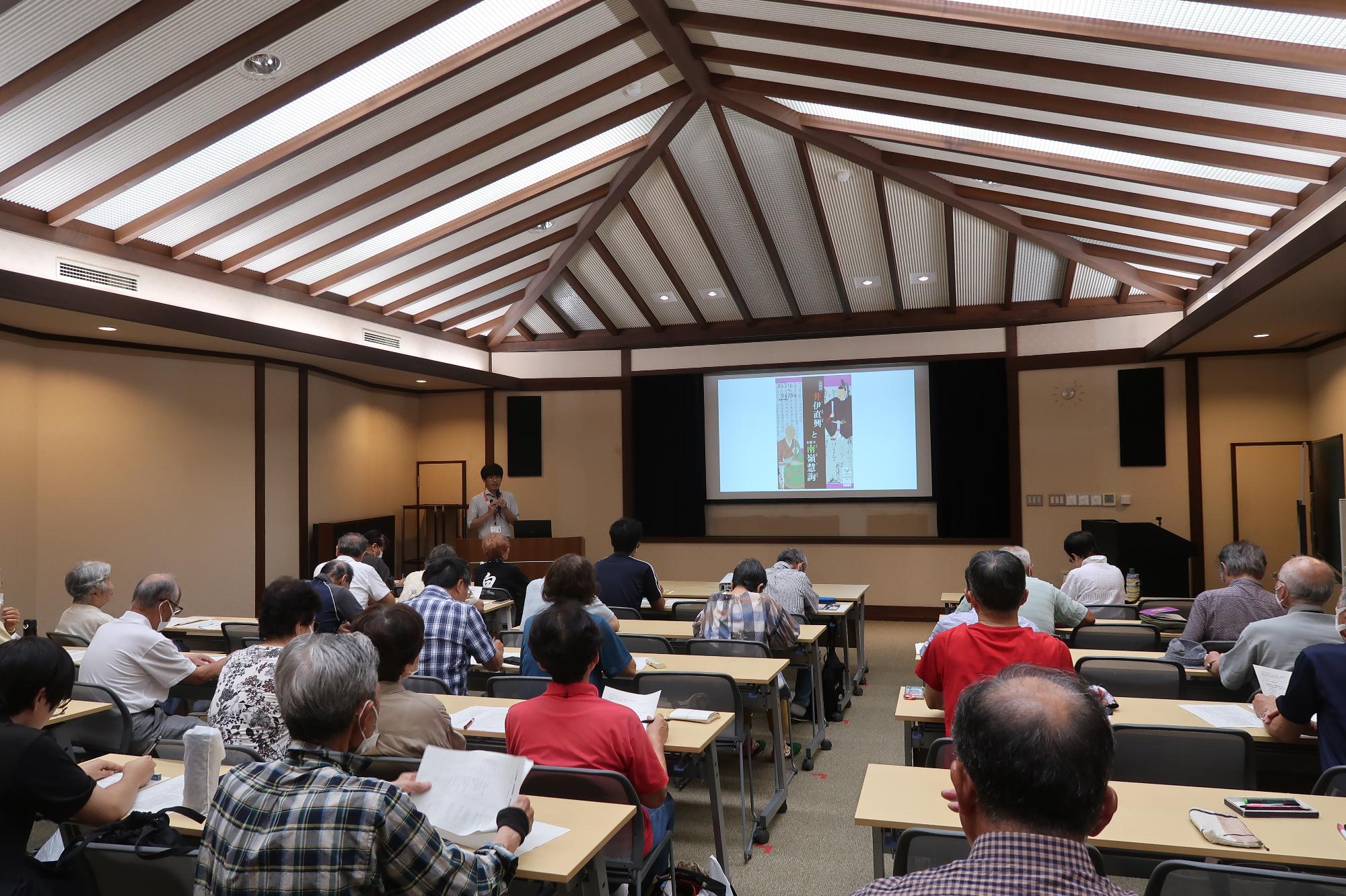 彦根城博物館で行われた講座の様子