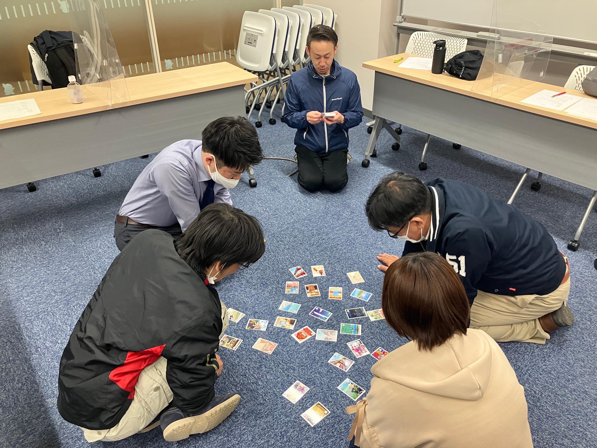 ひこねいろカルタで遊ぶイメージ