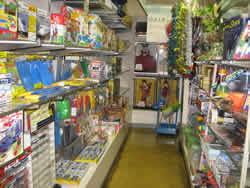 おもちゃの店ギンザみくちや店内に並べられたたくさんのおもちゃの写真