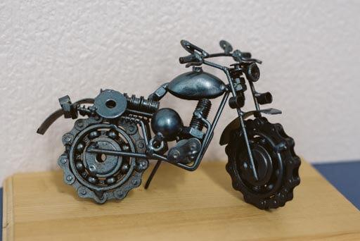 川村さんはバイクが好き。バイクの模型の写真