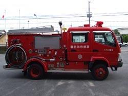 彦根市消防本部のポンプ車を横から撮った写真