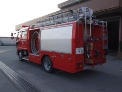 彦根市消防本部のタンク車を後ろから撮った写真